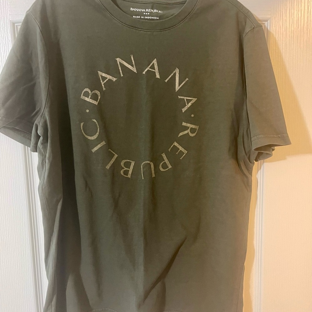Banana Republic Green Short Sleeve Tee NWOT